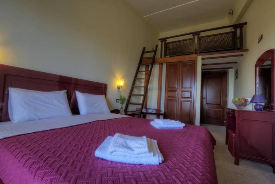 Hotel Isaraiko Spiti Agia Theodora Isaris Esterno foto