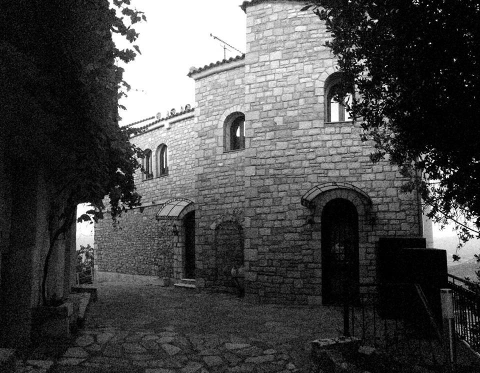 Hotel Isaraiko Spiti Agia Theodora Isaris Esterno foto