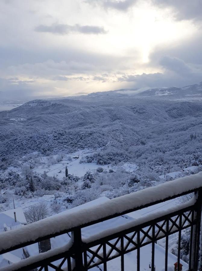 Hotel Isaraiko Spiti Agia Theodora Isaris Esterno foto