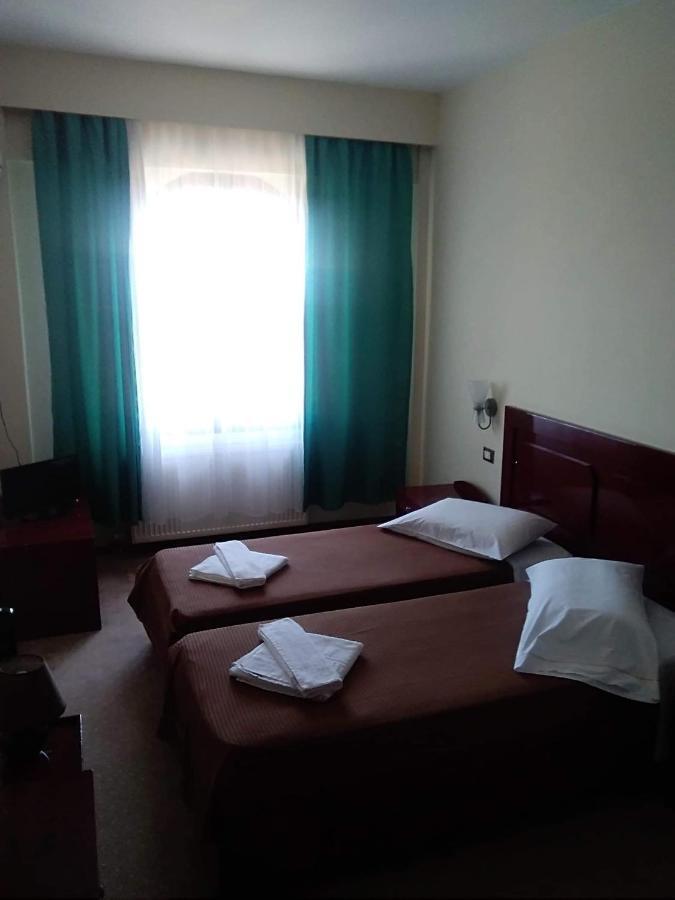 Hotel Isaraiko Spiti Agia Theodora Isaris Esterno foto