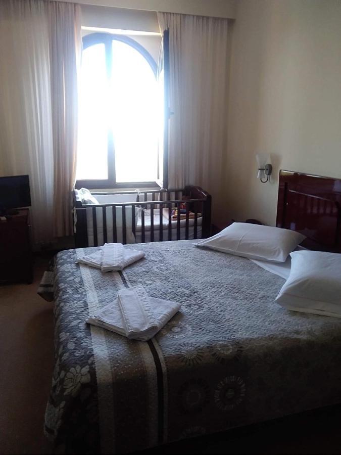 Hotel Isaraiko Spiti Agia Theodora Isaris Esterno foto